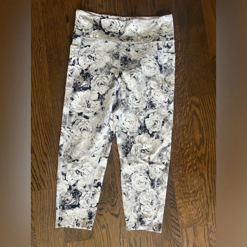 Balance Collection Women's Crop Leggings Black White Gray Flowers with pockets